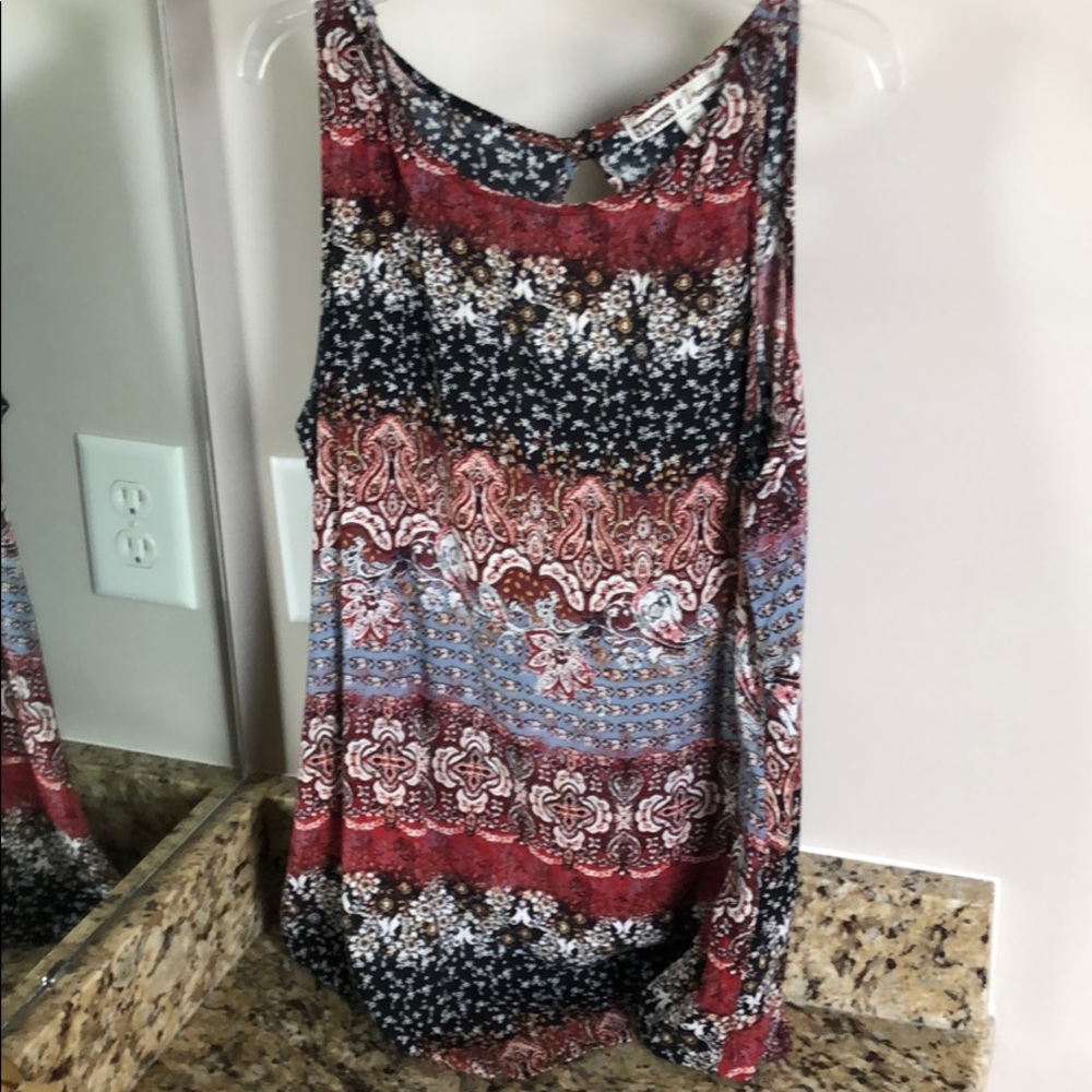 Flowy Patterned Sleeveless Blouse